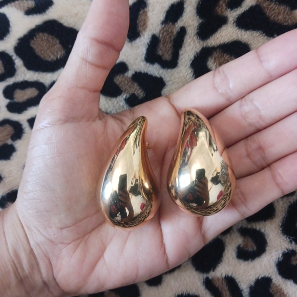 Women Gold raindrop fashion large earrings - Picture 2 of 7